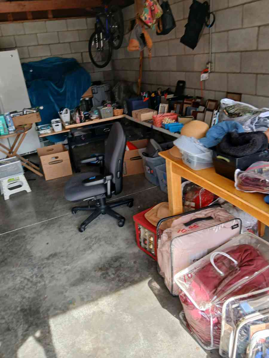 All House furniture beds dressers tables dishes - Louisville, Kentucky - FleaMarketBay