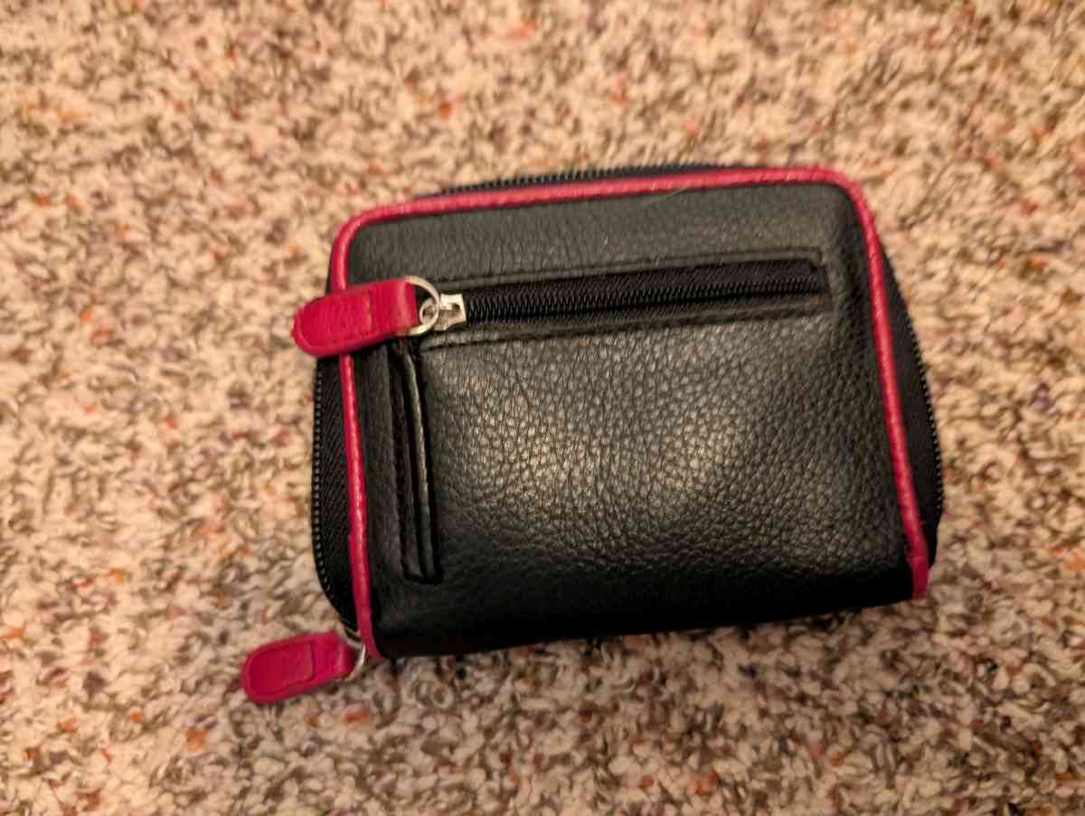 Wallet with the letter L - Savannah, Georgia - FleaMarketBay