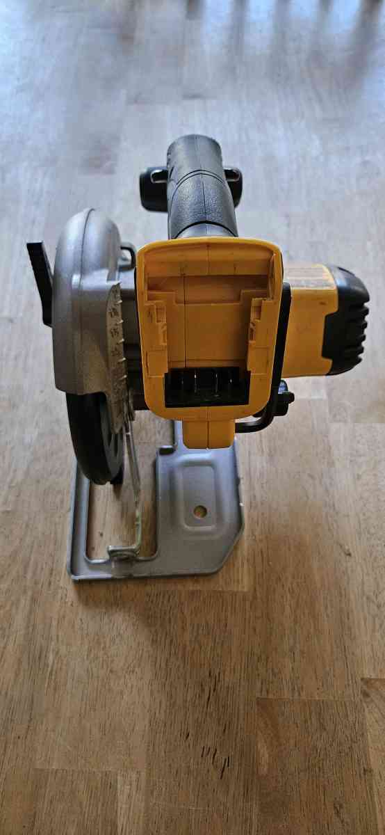 sierra DeWalt - Dallas, Texas - FleaMarketBay