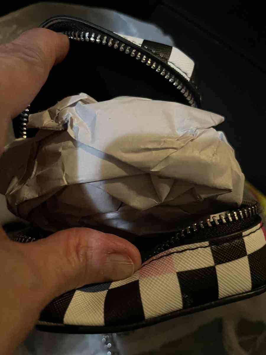 una pequea cartera - Lancaster, Pennsylvania - FleaMarketBay