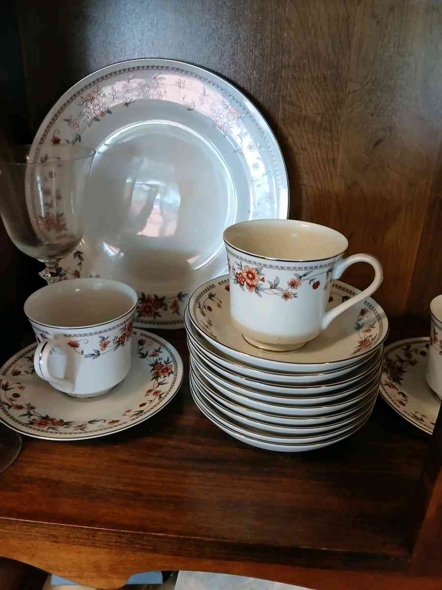 42 piece Anniversary China set 1970 1980 ara - Louisville, Kentucky - FleaMarketBay