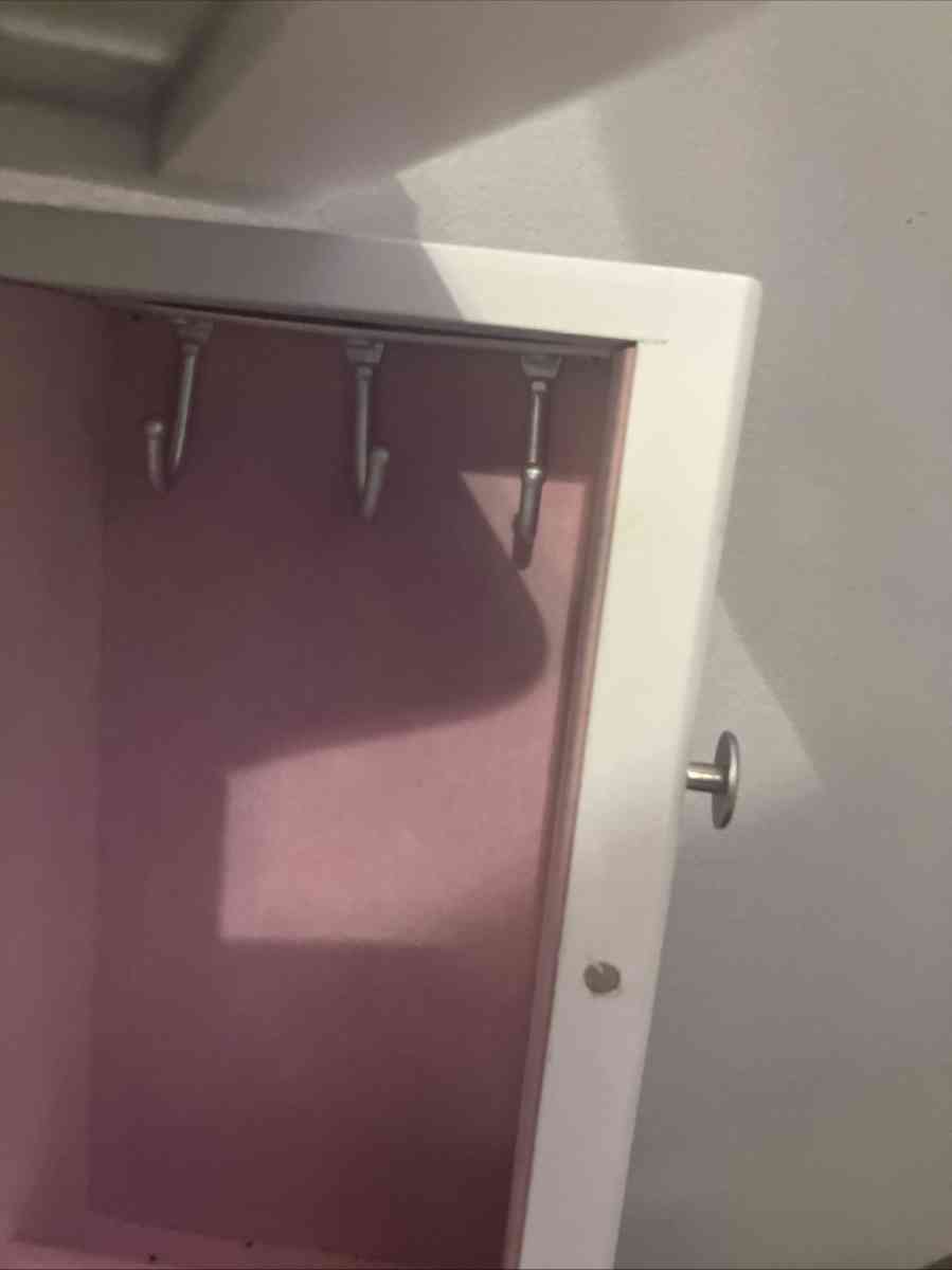 Vintage jewelry box Already used spacious for jewelry and - Richmond, Virginia - FleaMarketBay