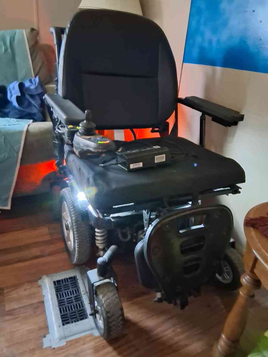 chair victor HD - Indianapolis, Indiana