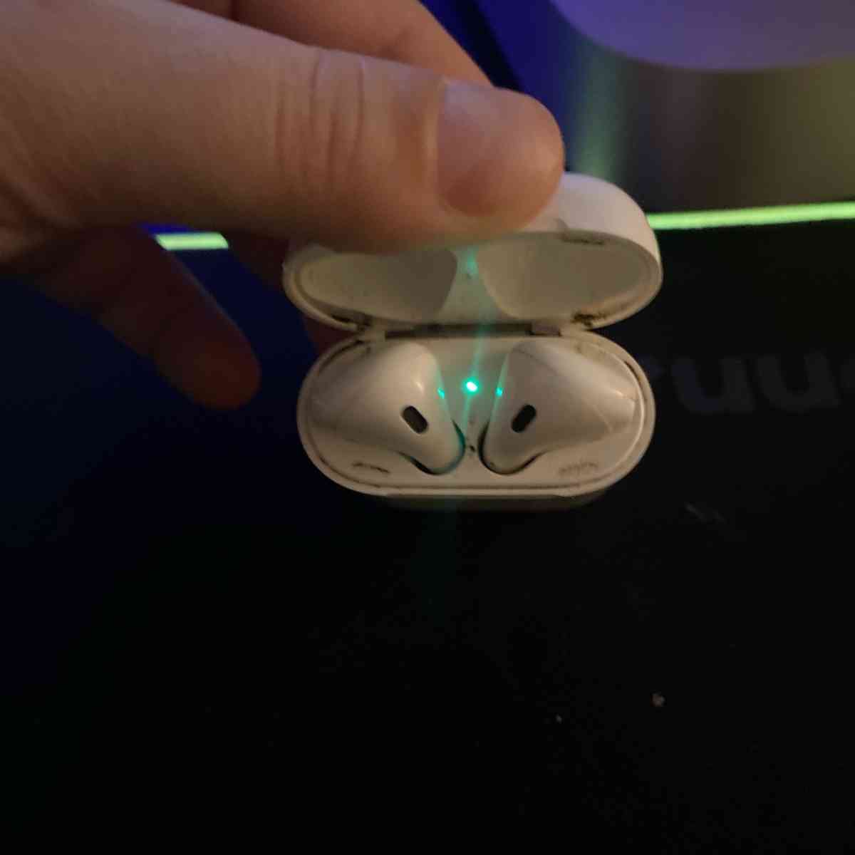 AirPods cleaning needed - Wichita Falls, Texas