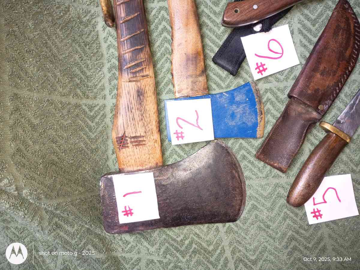 knives collection - Apollo, Pennsylvania - FleaMarketBay