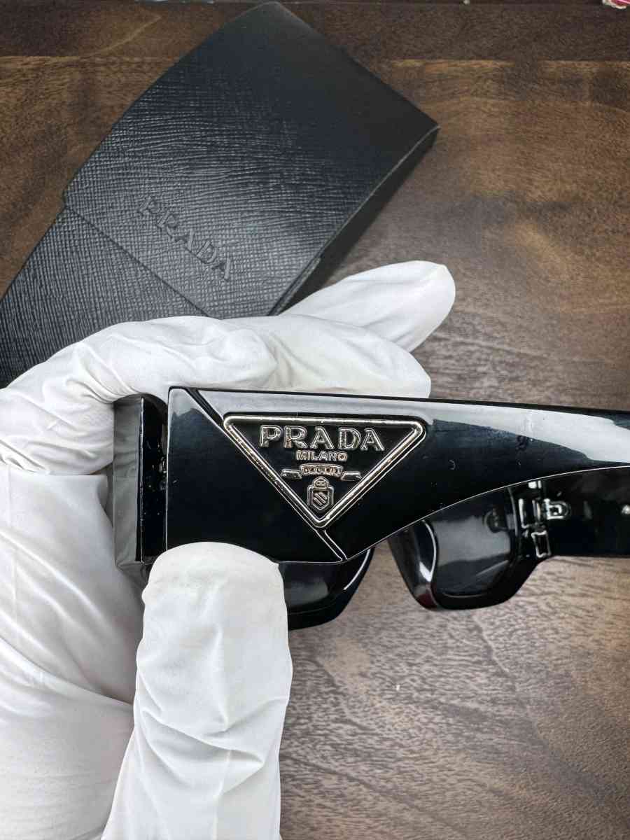 Sunglasses Prada - Los Angeles, California - FleaMarketBay