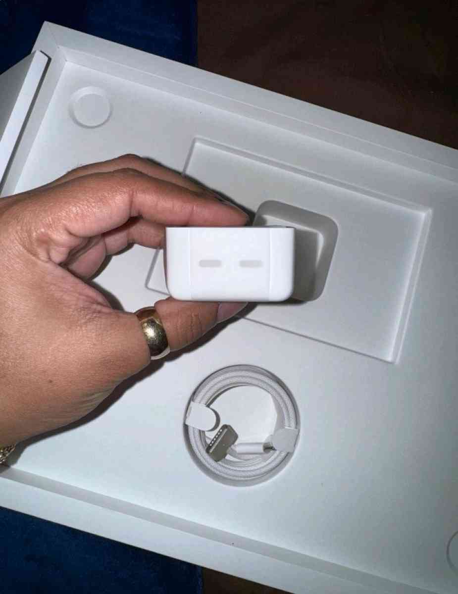 brand new 2024 MacBook air m3 15inch - Orlando, Florida - FleaMarketBay