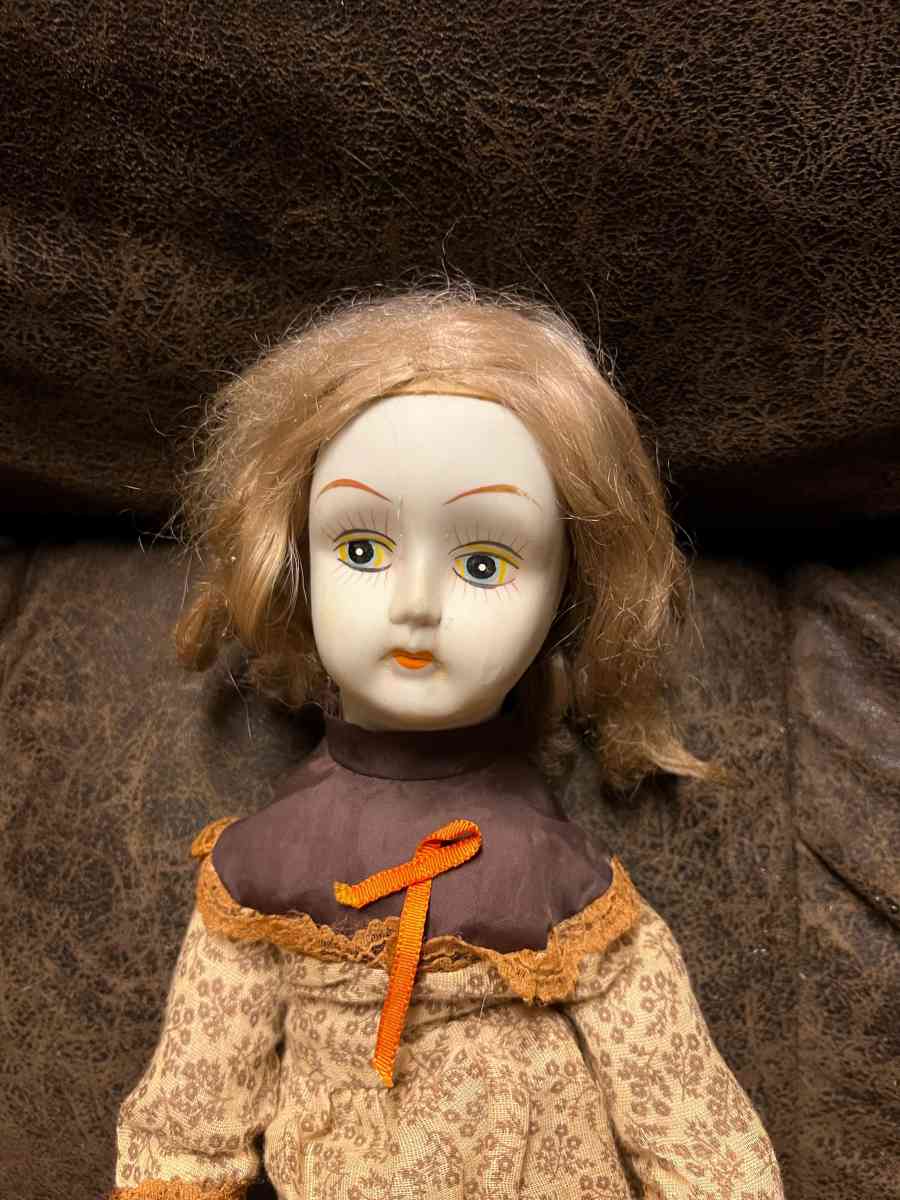 antique porcelain doll - Camp Verde, Arizona - FleaMarketBay