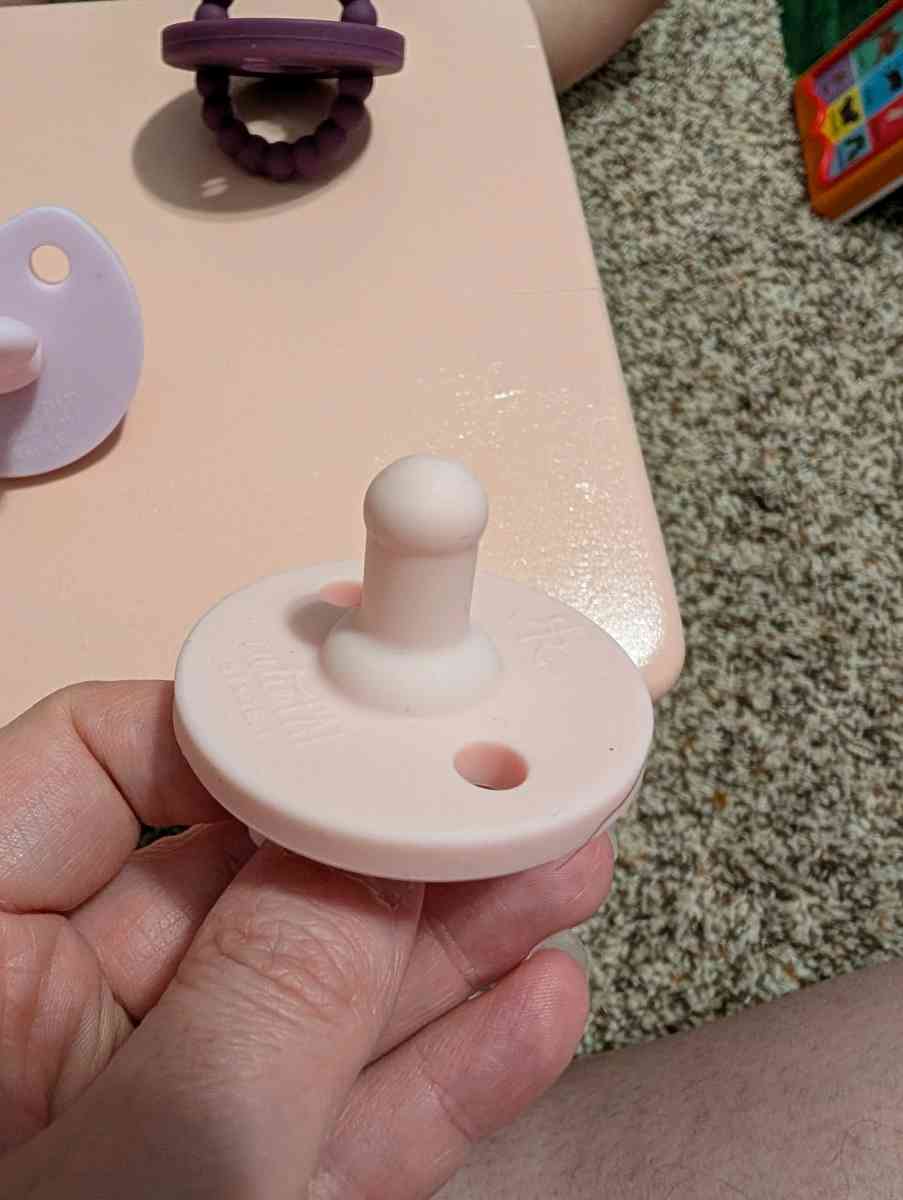 5 Cutie Pat Pacifiers and a teether - Savannah, Georgia - FleaMarketBay