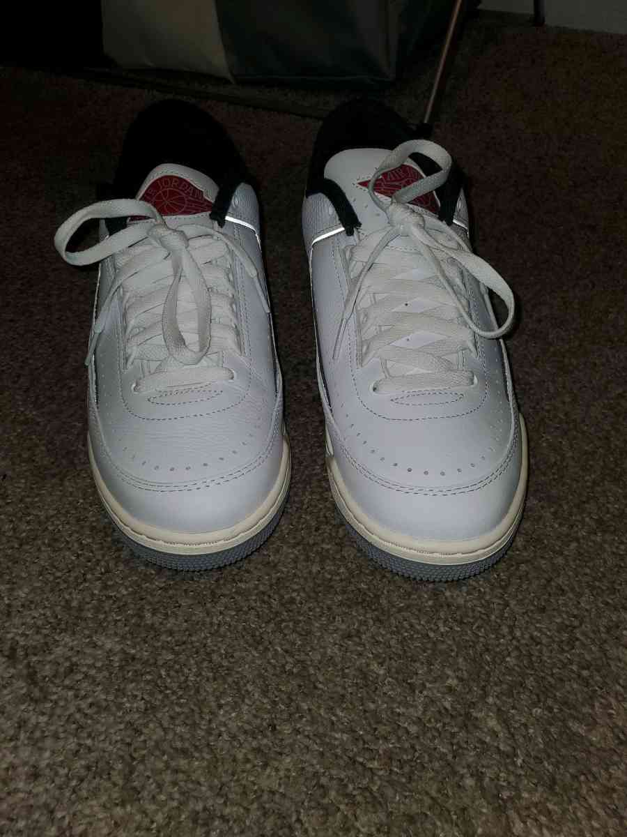 Jordan retro 2 light se - Chester, Virginia - FleaMarketBay