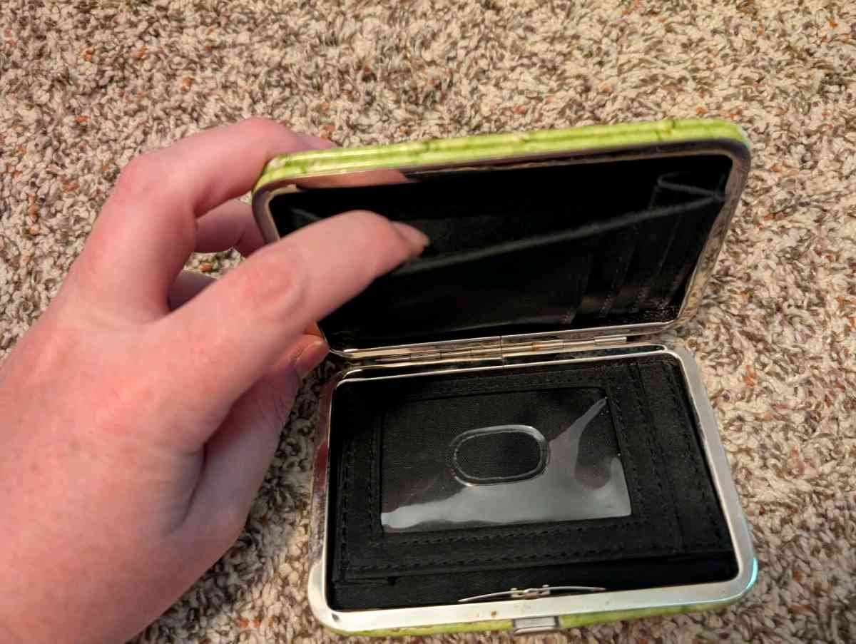 Green Wallet - Savannah, Georgia - FleaMarketBay