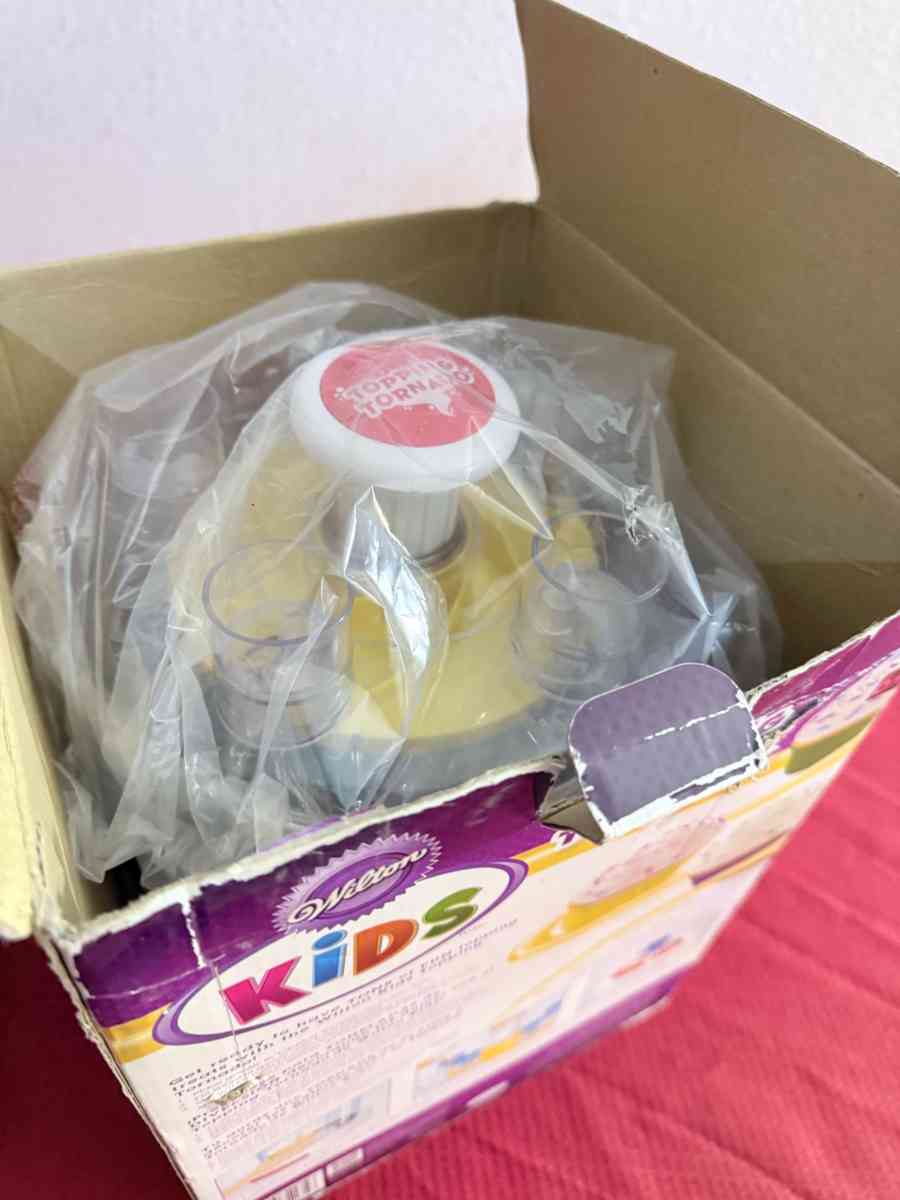 Wilton Kids Topping Tornado DAMAGE BOX ITEM IS NEW - Hondo, Texas - FleaMarketBay