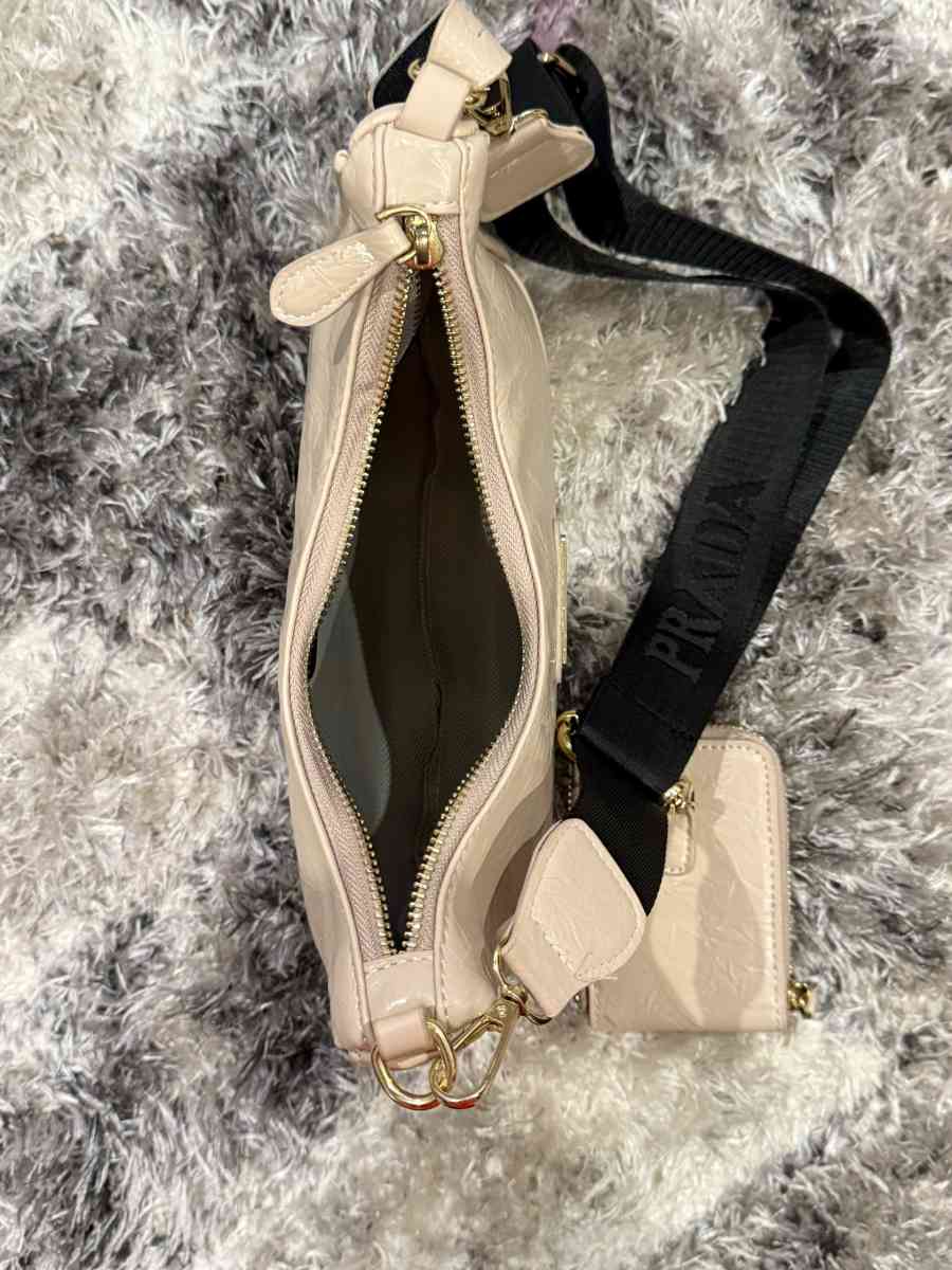 Fashionable Beige Color Handbag - Beverly Hills, California - FleaMarketBay