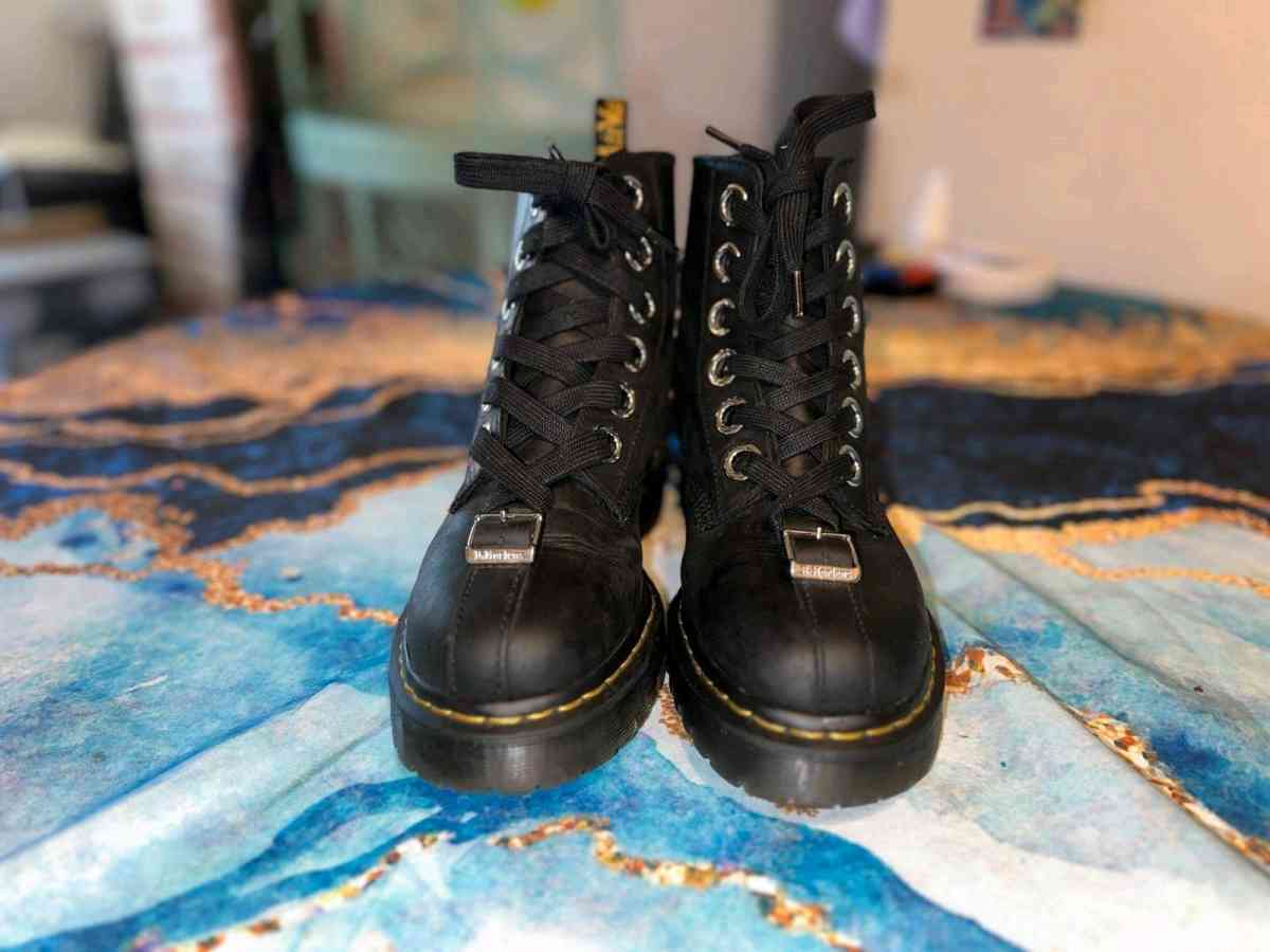 doc martens - Adelanto, California - FleaMarketBay