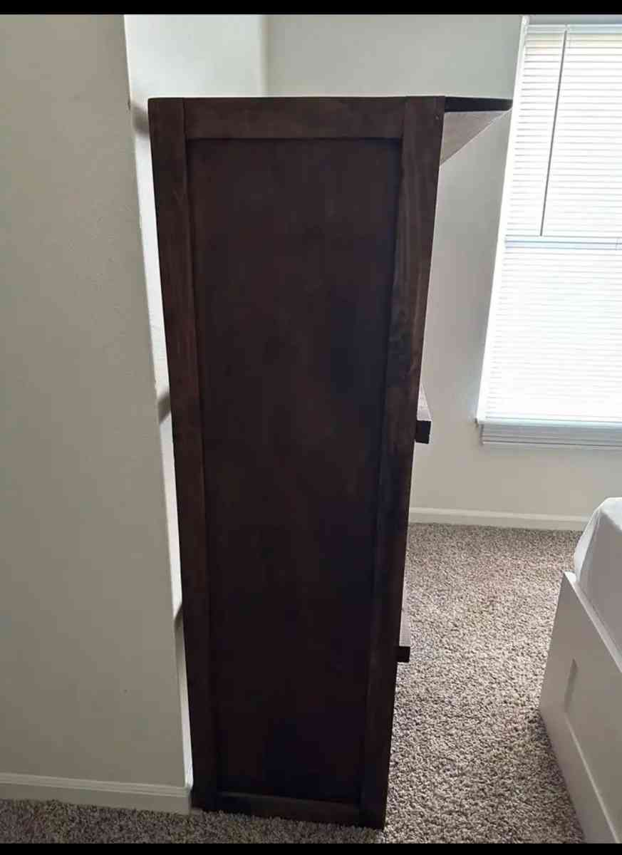 Desk shelves and drawers wood furniture - Kalamazoo, Michigan - FleaMarketBay