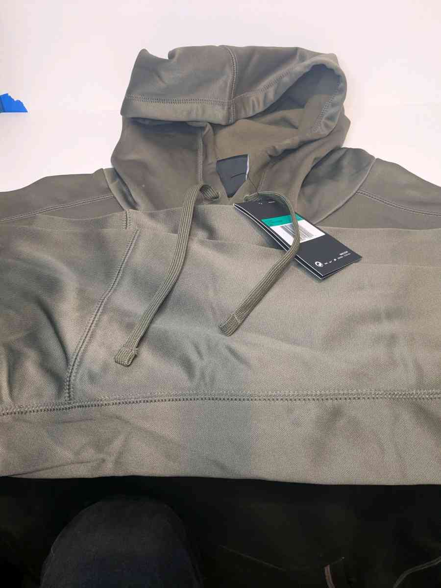 mens sweatshirt - Avondale Estates, Georgia - FleaMarketBay