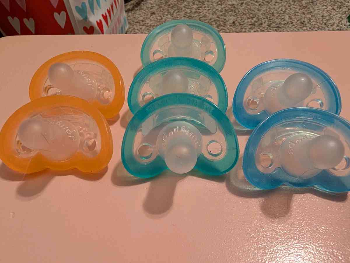 7 razbaby brand pacifiers - Savannah, Georgia - FleaMarketBay