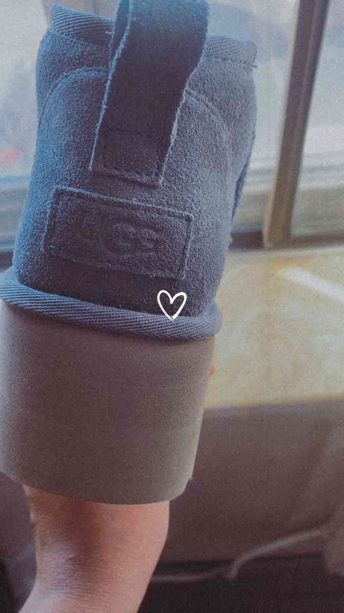 UGG shoes - Waterloo, Iowa - FleaMarketBay