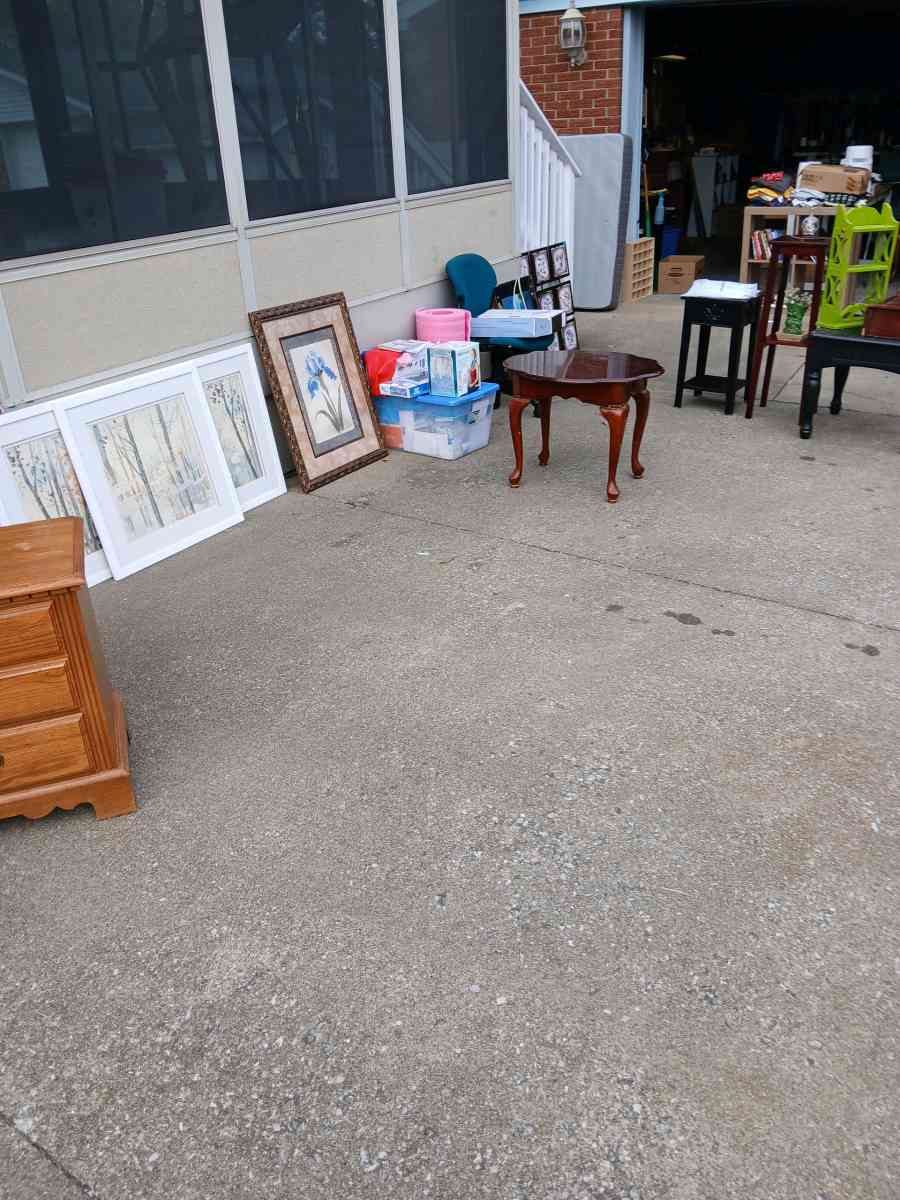 liquidation of all home furnishings clothing dressers art - Louisville, Kentucky - FleaMarketBay