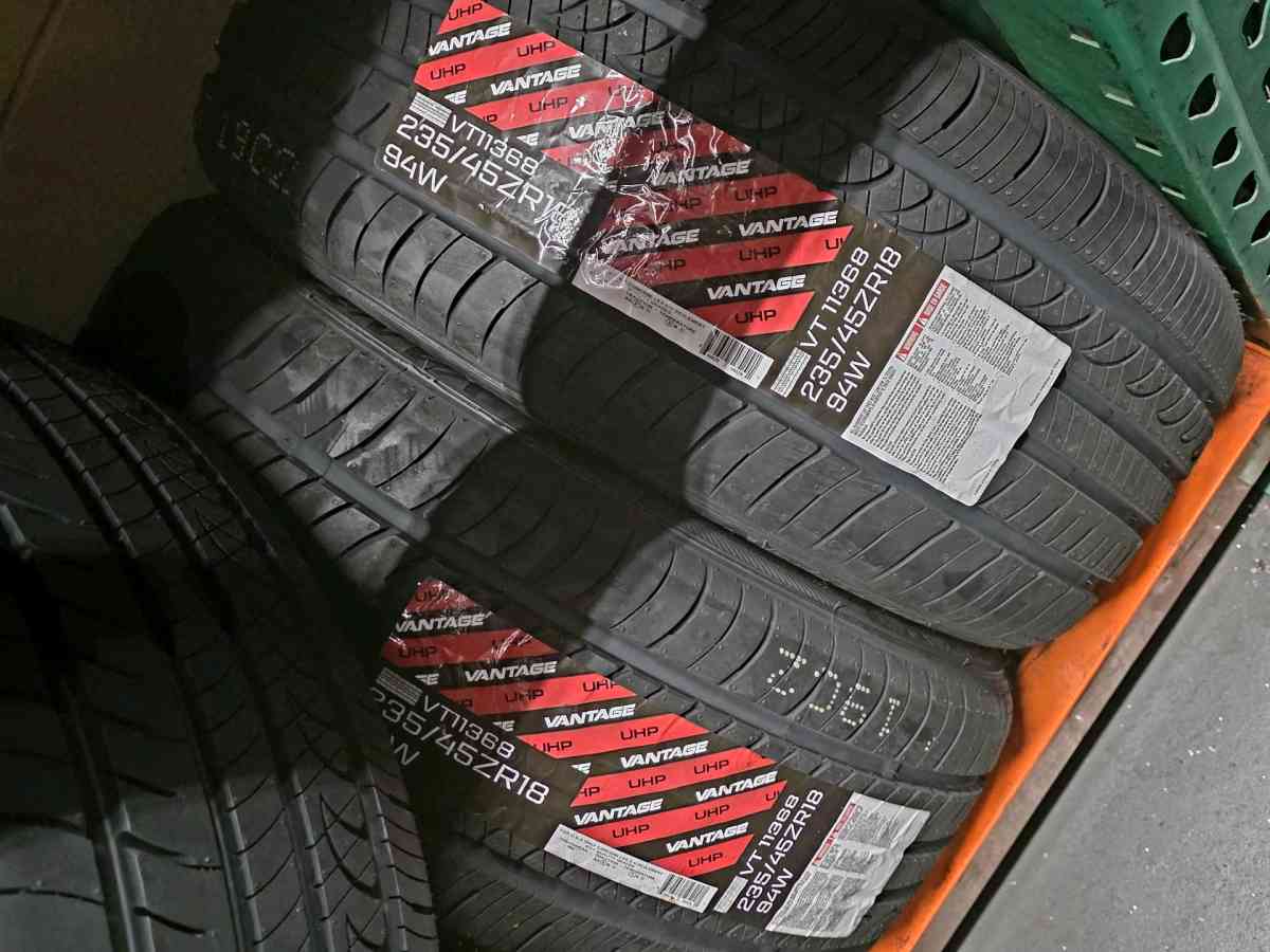Vantage UHP 23545R18 94H - Los Angeles, California