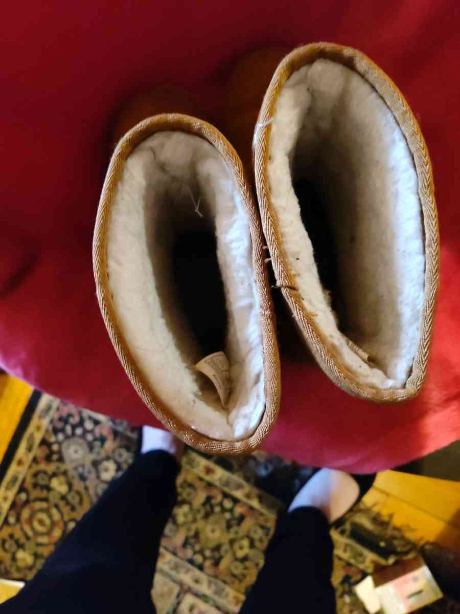 Koolabura by UGG size 8 tan womens boots - Mogadore, Ohio - FleaMarketBay