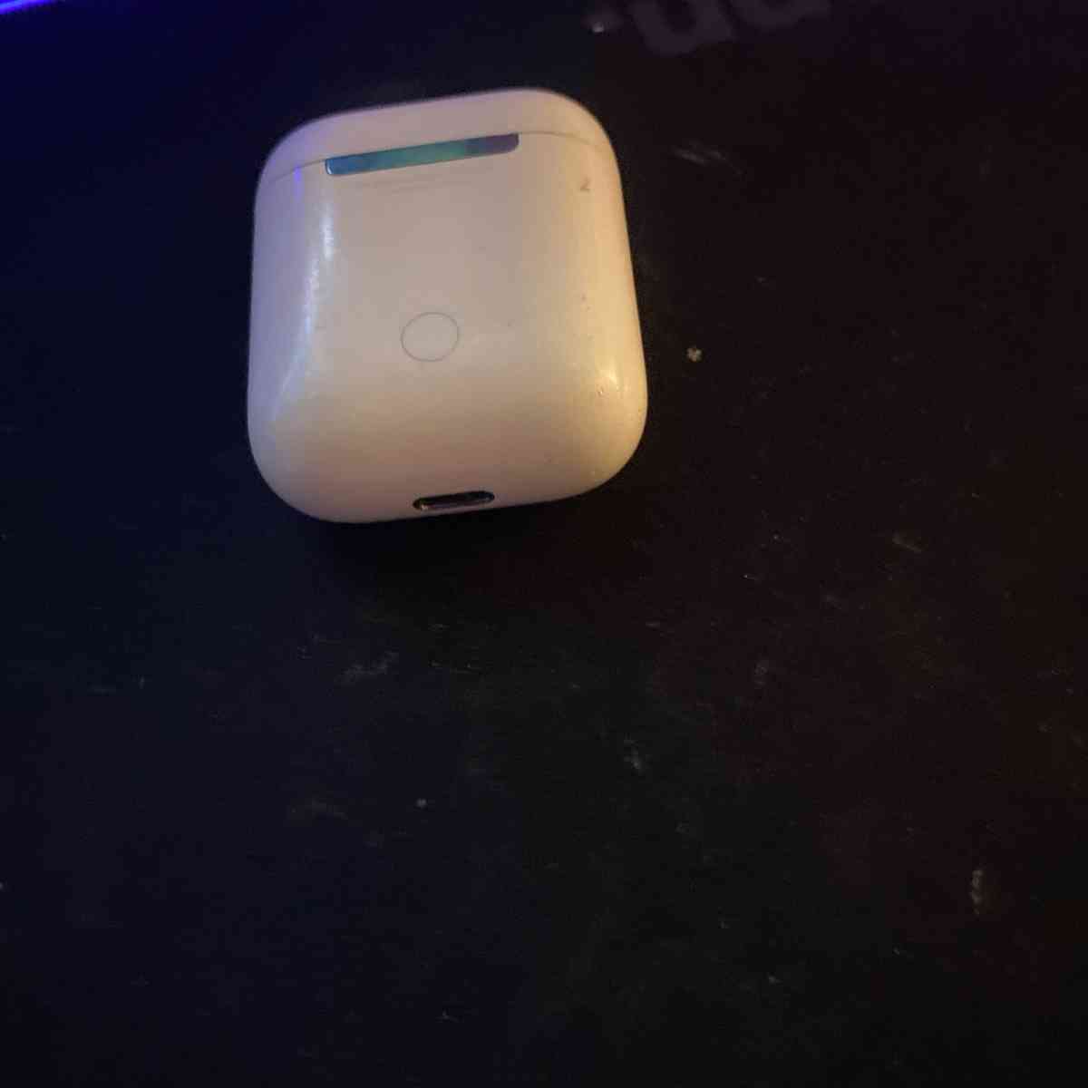 AirPods cleaning needed - Wichita Falls, Texas - FleaMarketBay