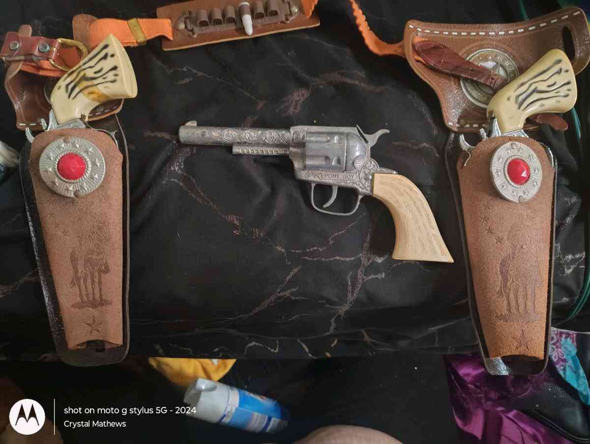 1950s ponyboy revolver cap guns - Cleveland, Ohio - FleaMarketBay