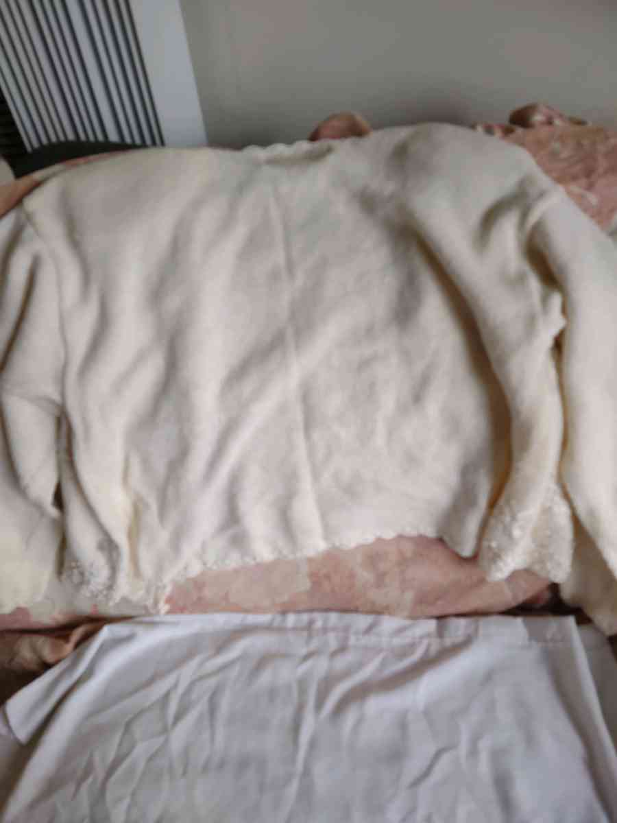 Tiara petite sweater - Gary, Indiana - FleaMarketBay