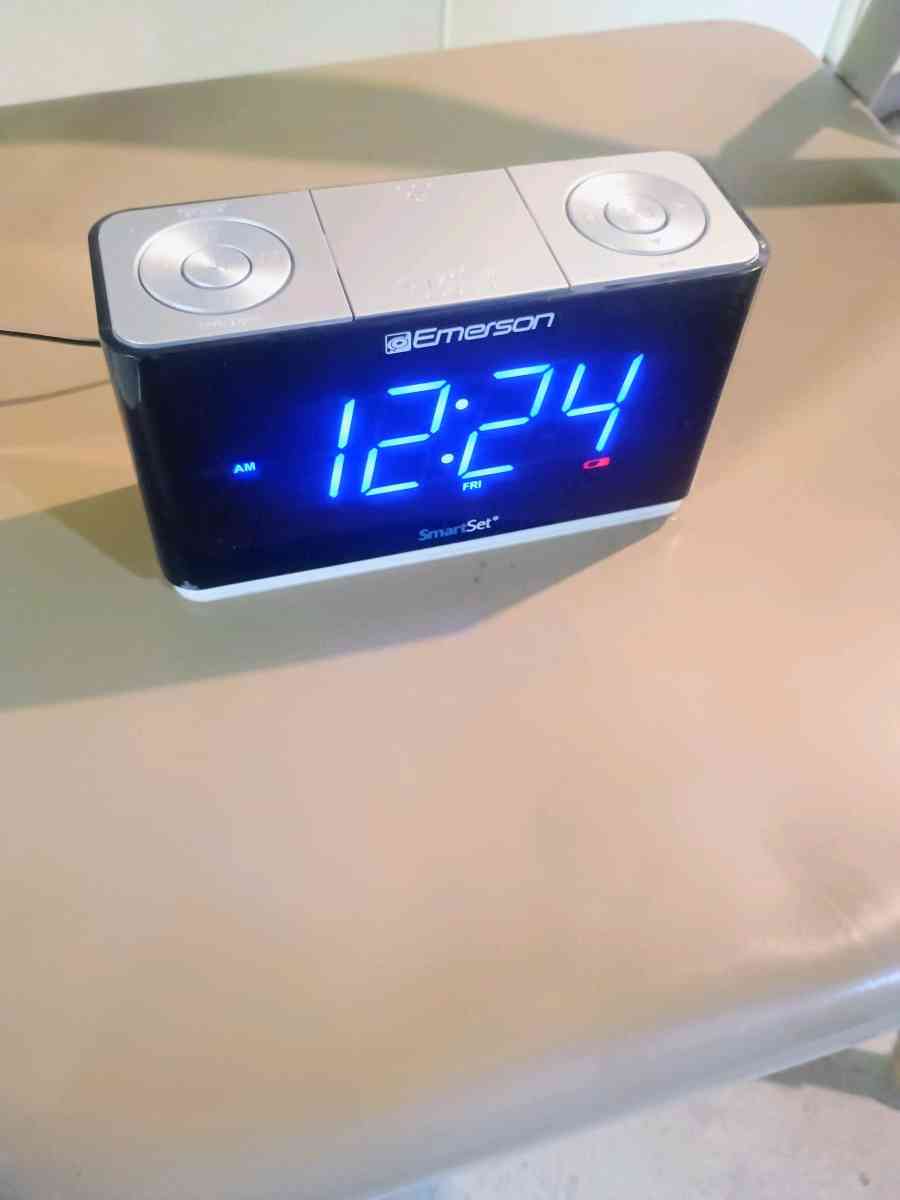 Emerson Alarm clockRadio - Howells, Nebraska - FleaMarketBay