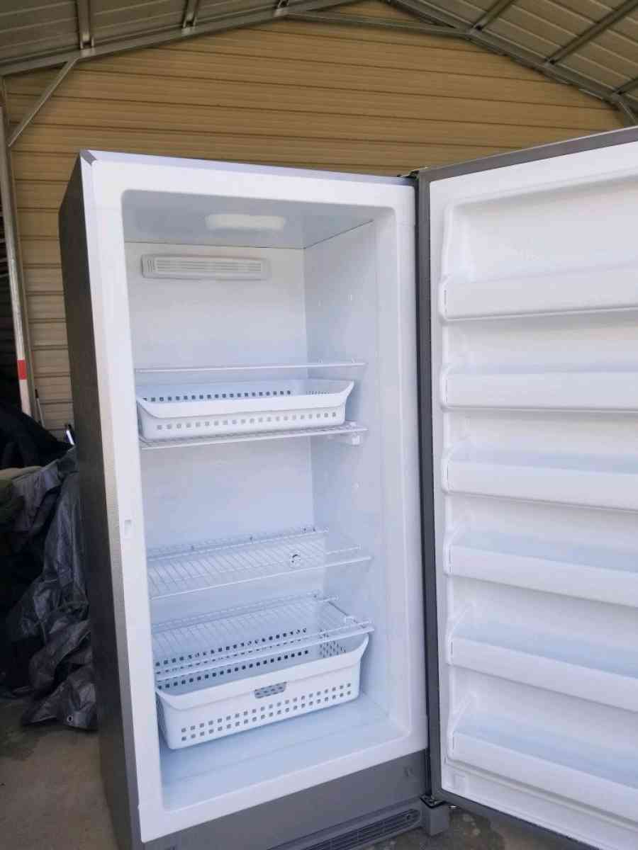 Stand up freezer - Perry, Georgia - FleaMarketBay
