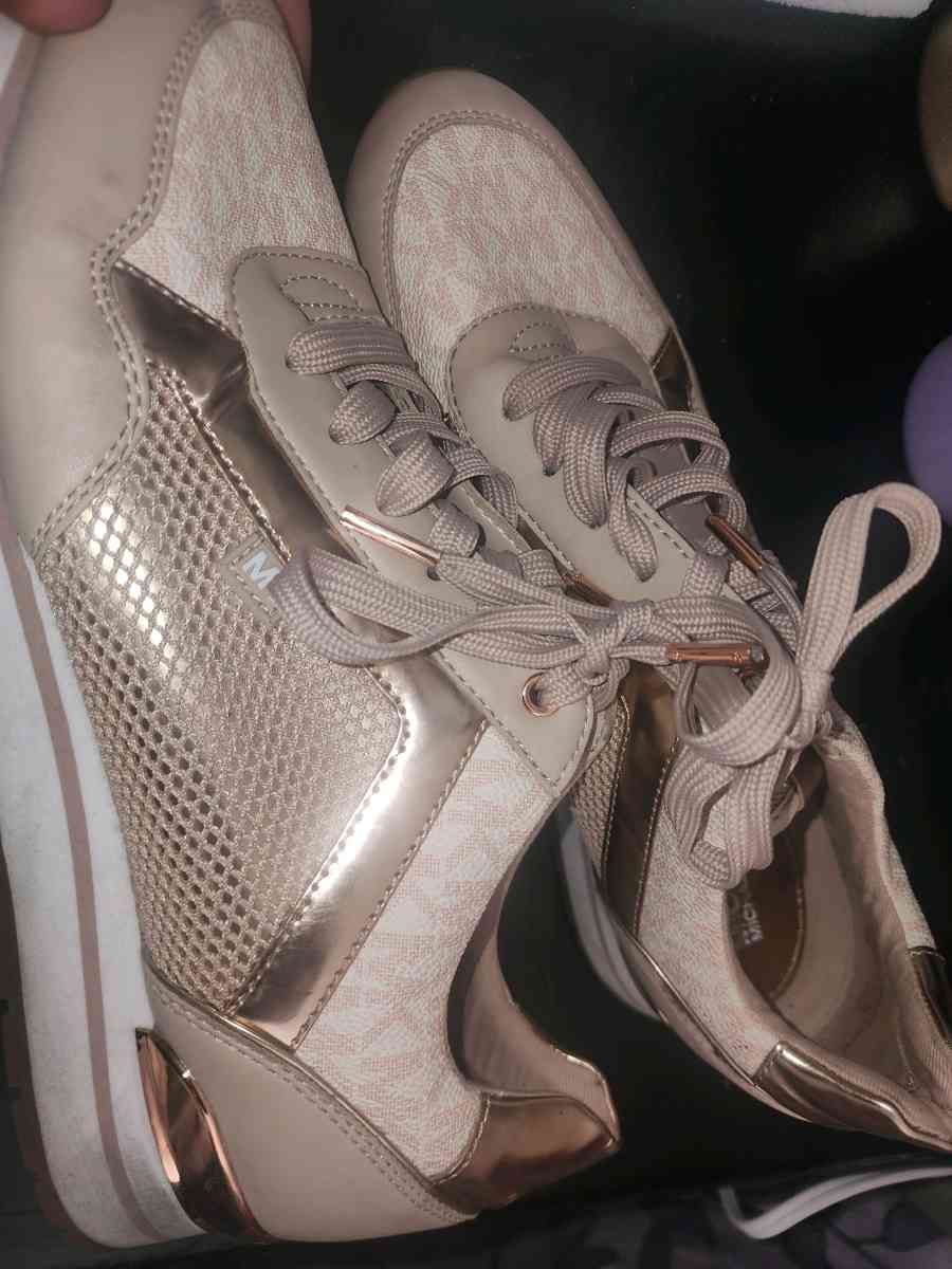 Michael kors - Adelanto, California