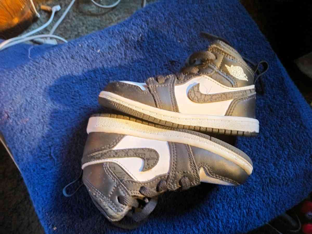 Air Jordan 1 Mid SE GS Panda Elephant infant sz 7 - Philadelphia, Pennsylvania - FleaMarketBay