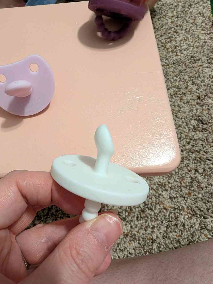 5 Cutie Pat Pacifiers and a teether - Savannah, Georgia - FleaMarketBay