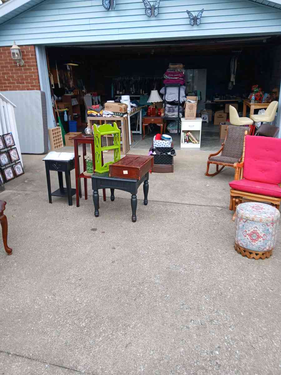 liquidation of all home furnishings clothing dressers art - Louisville, Kentucky - FleaMarketBay