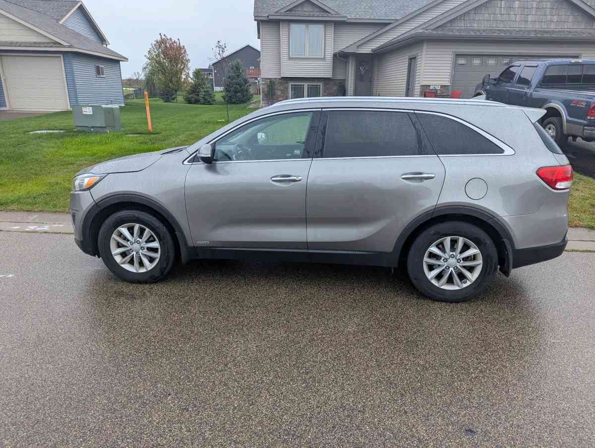 2016 kia Sorrento - New Richmond, Wisconsin - FleaMarketBay