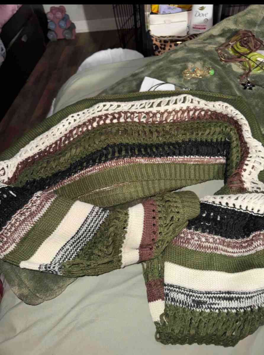 Striped Knit Bell Sleeve Crop Top size small - Trenton, New Jersey - FleaMarketBay