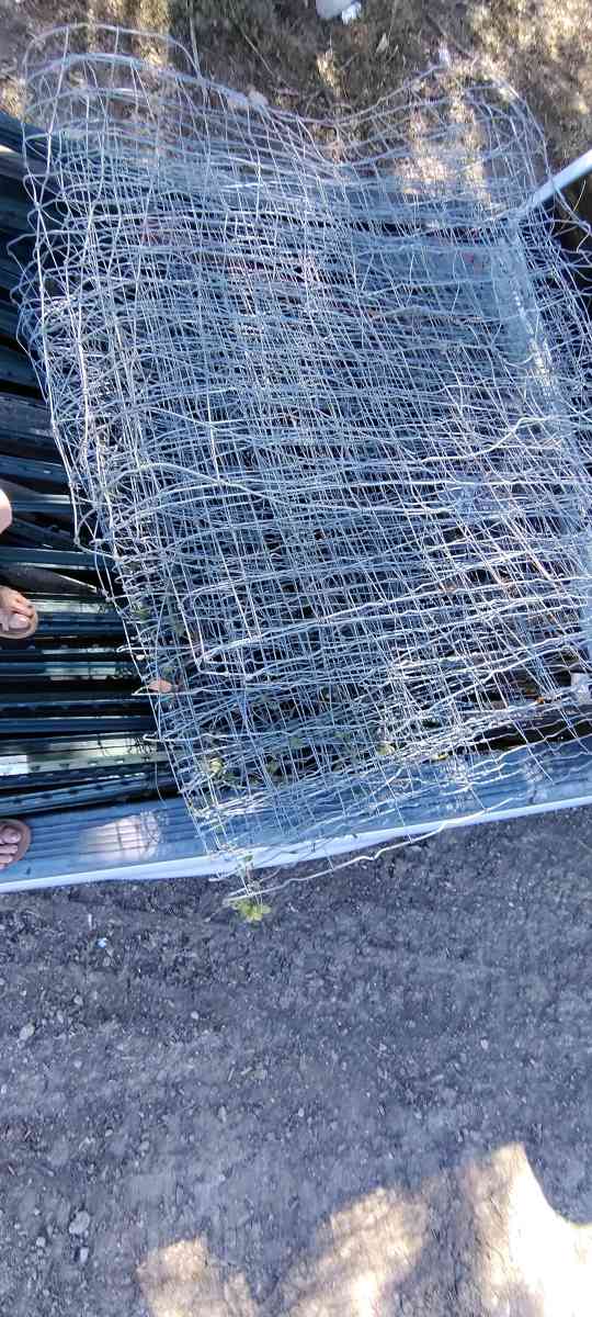 Fencing - Del Valle, Texas - FleaMarketBay