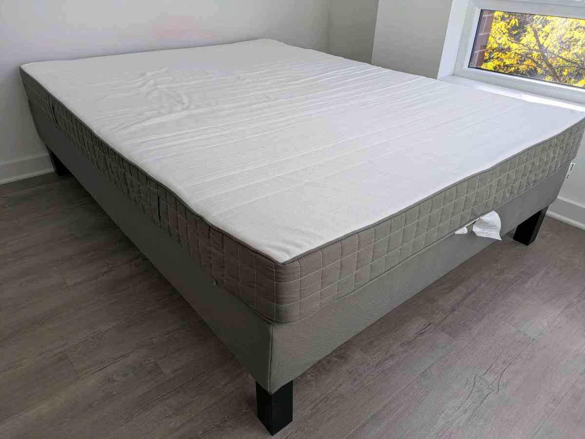 IKEA queen size ESPEVAR mattress base and MORGEDAL mattress - Chicago, Illinois