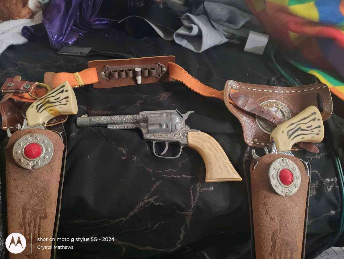 1950s ponyboy revolver cap guns - Cleveland, Ohio - FleaMarketBay