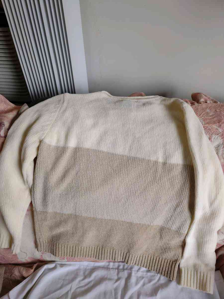 Ladies pullover sweater - Gary, Indiana - FleaMarketBay