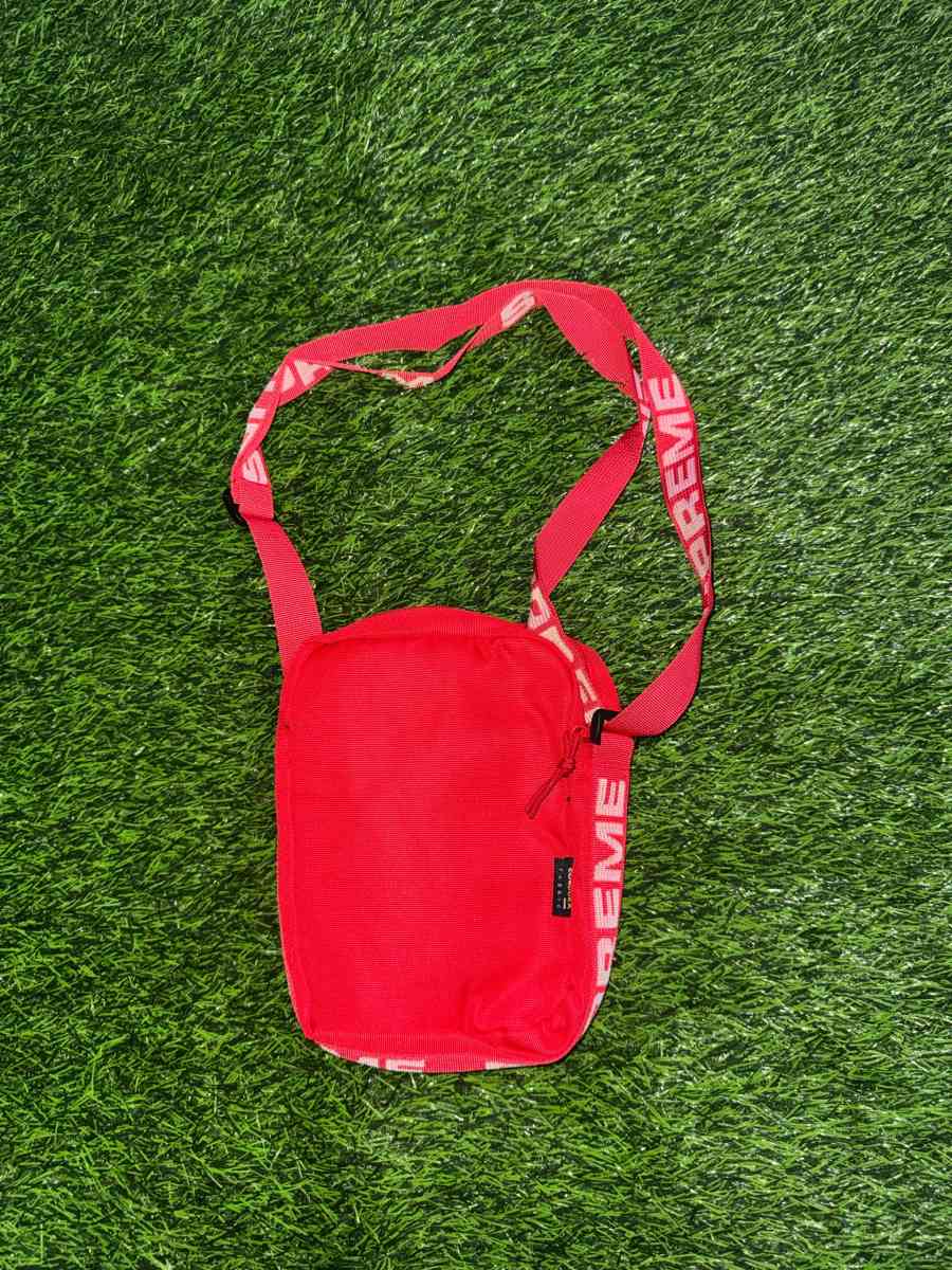 SUPREME Cross Shoulder Bag - Danvers, Massachusetts - FleaMarketBay