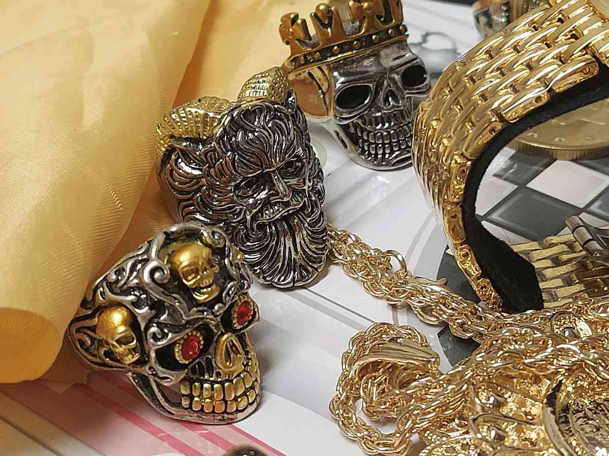 GRATE SOUVENIRS GOLD PLATED  SET BAR FOR 15TH ITEMS AVAILABL - Brooklyn, New York - FleaMarketBay