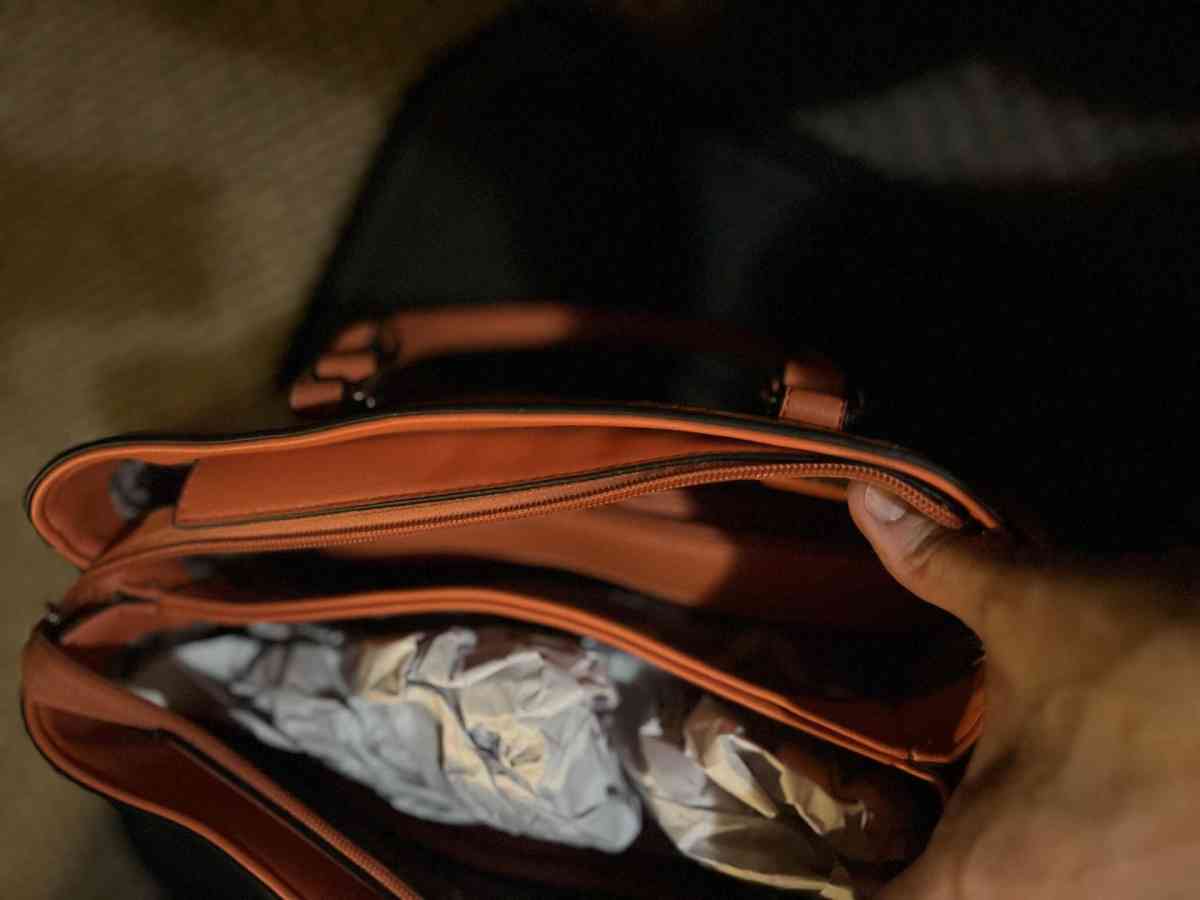 cartera es nueva - Lancaster, Pennsylvania - FleaMarketBay