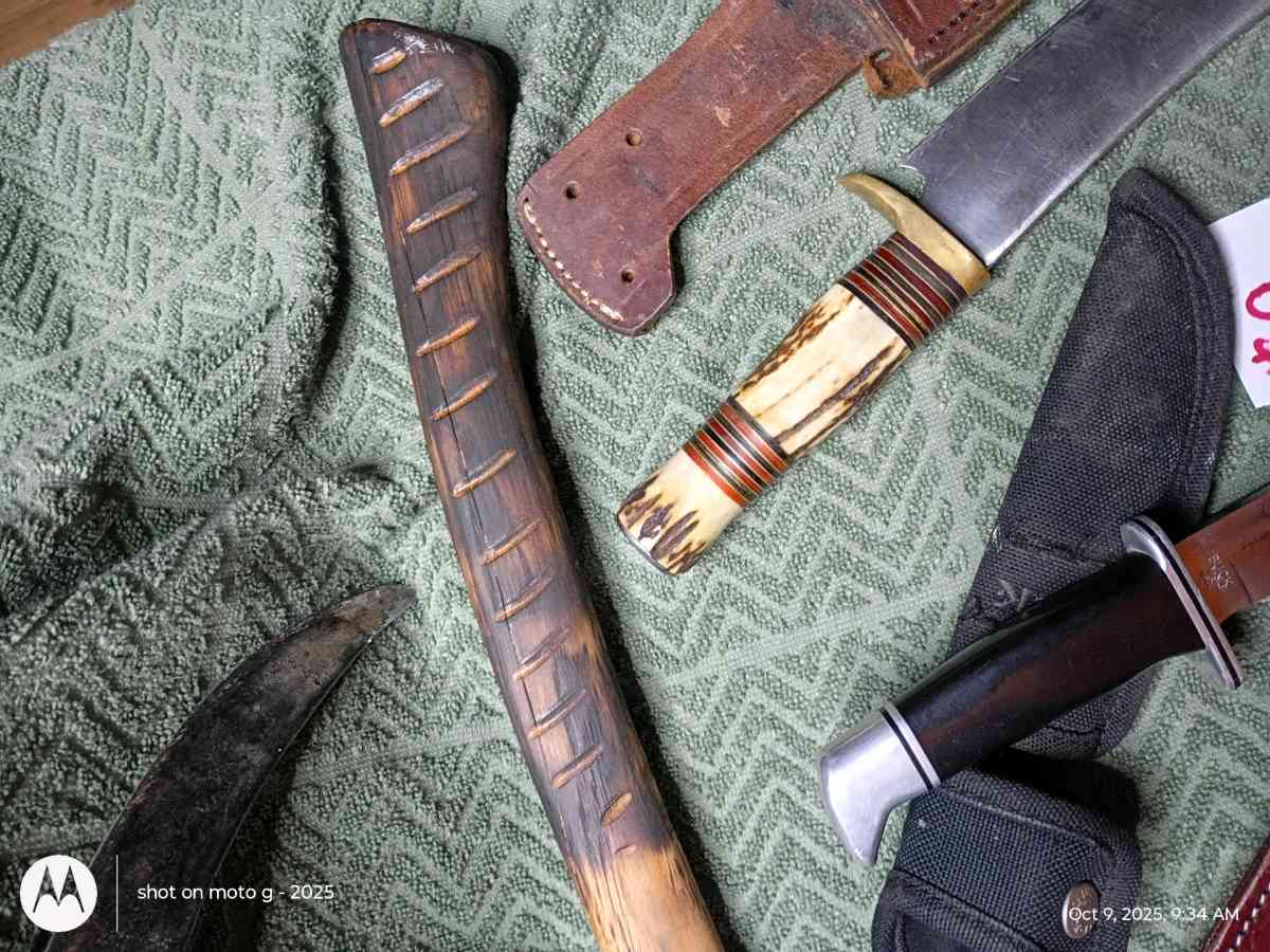 knives collection - Apollo, Pennsylvania - FleaMarketBay