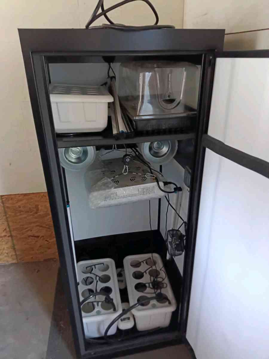 Super Closet Deluxe  Grow Cabinet - Pekin, Illinois - FleaMarketBay