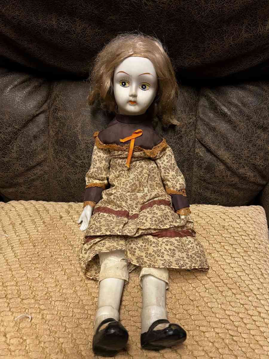 antique porcelain doll - Camp Verde, Arizona - FleaMarketBay