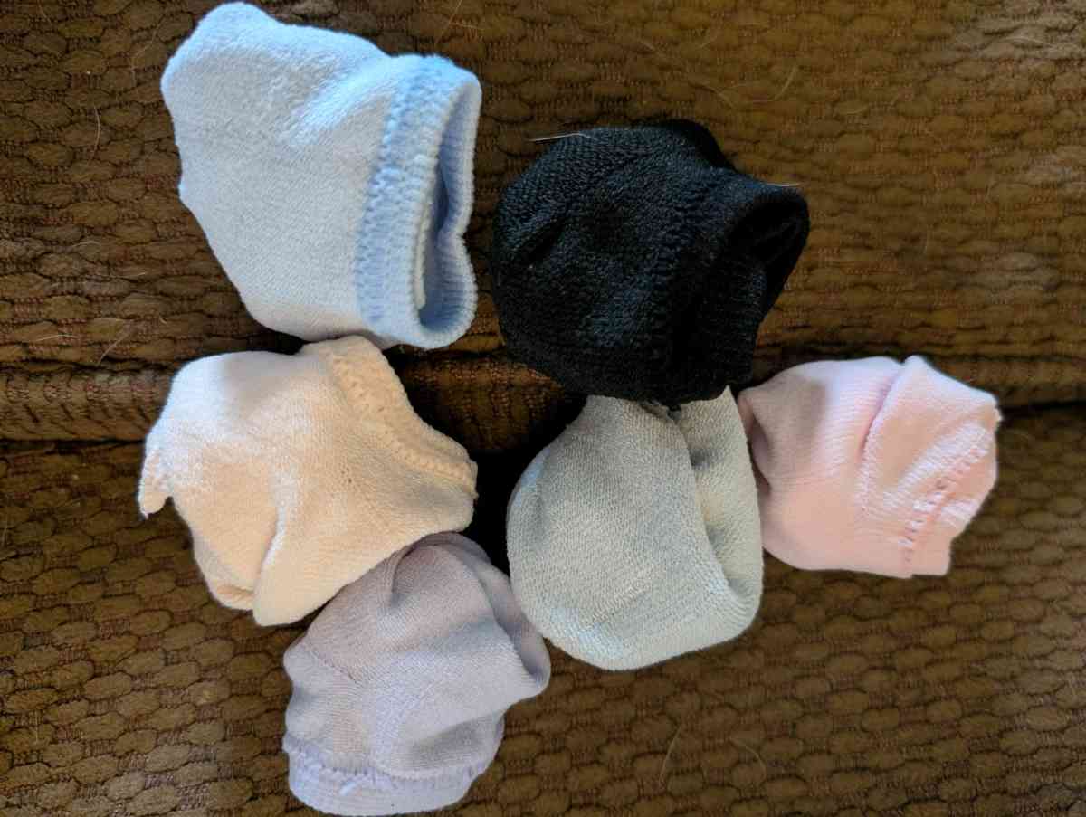 50 pairs of infant socks - Savannah, Georgia - FleaMarketBay