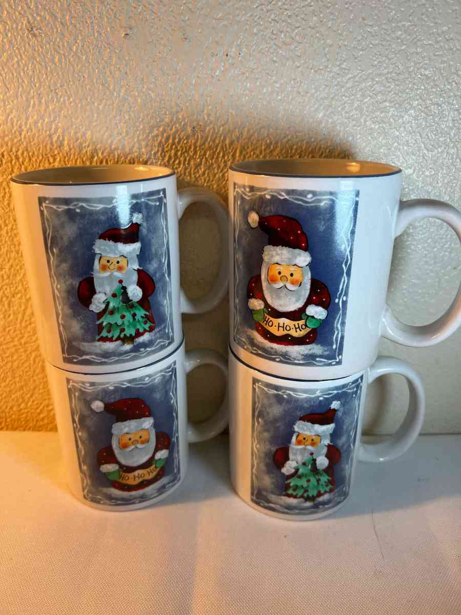 Christmas mugs set of 4 - Camp Verde, Arizona - FleaMarketBay