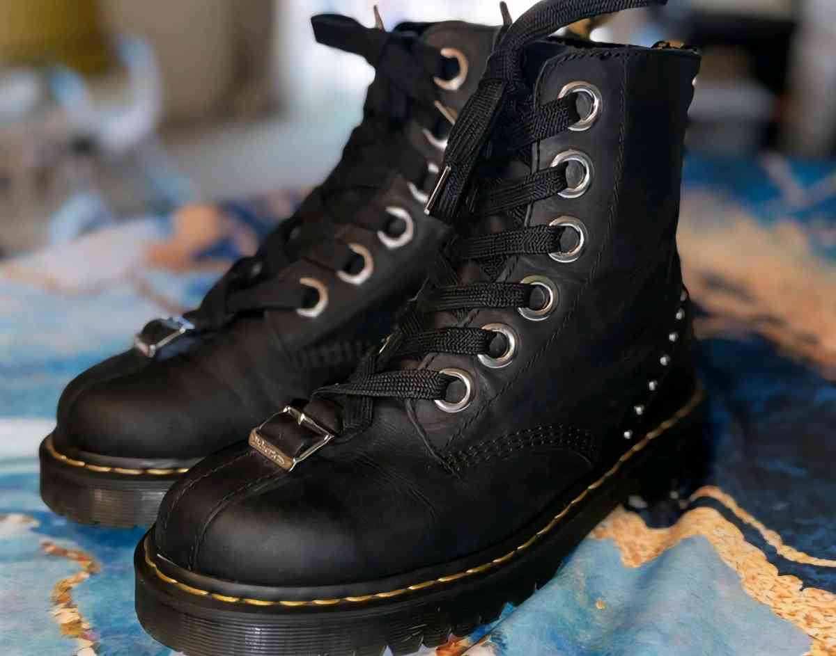doc martens - Adelanto, California
