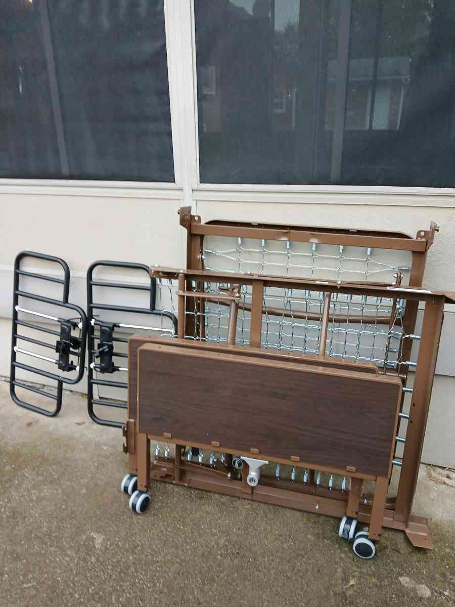 Electric adjustable bed with side boards